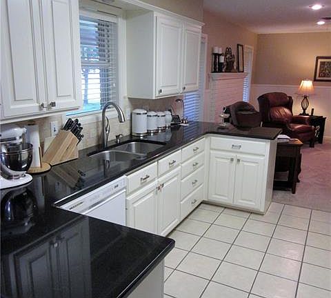 3rd image of 2201 Oakwood Ln