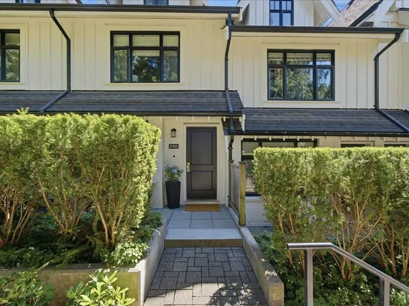5743 Saint George St, Vancouver, BC V5W 2Y4