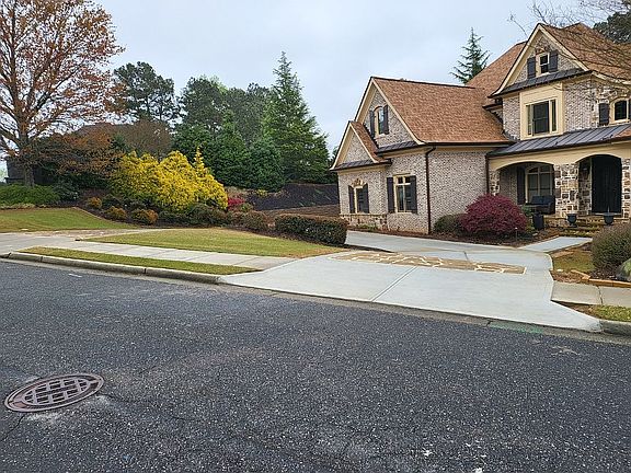 3rd image of 3113 Cambridge Hill Dr