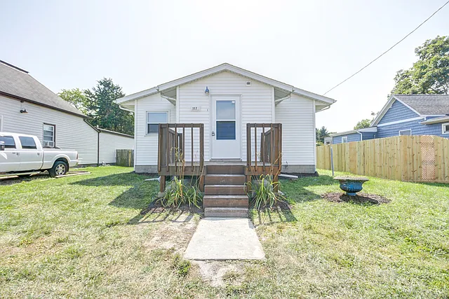 117 E Daggy St photo 1