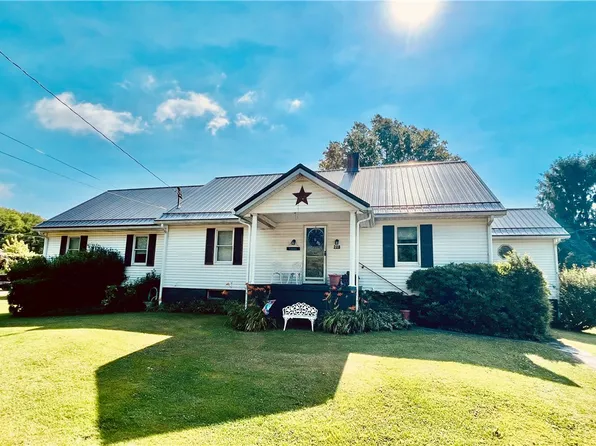 208 N 2nd St, Masontown, PA 15461