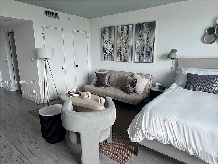 1100 West Ave #415 — Photo 15