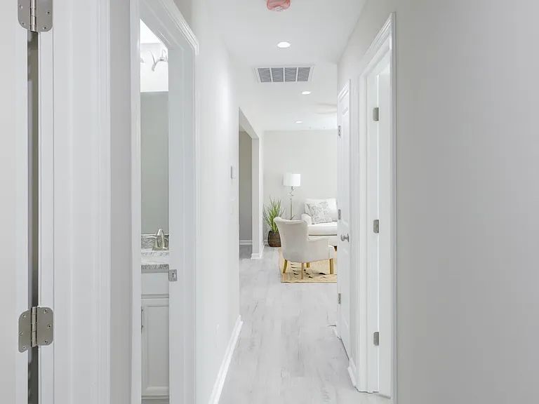 122 Thompson St — Photo 33