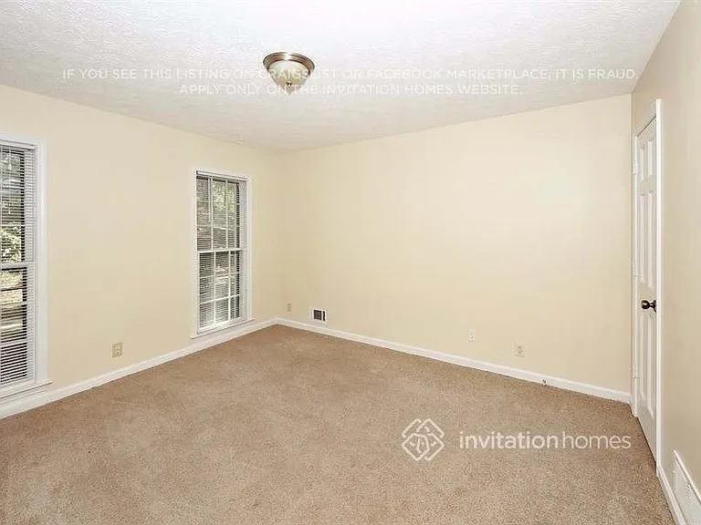 3884 Hunting Ridge Dr SW — Photo 10