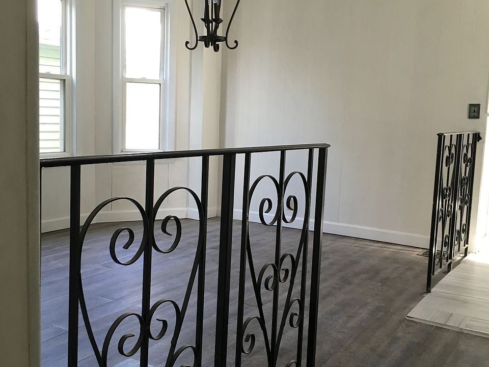 2nd image of 122 Cross St #2