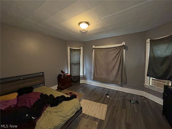 4th image of 2153 W 96th St