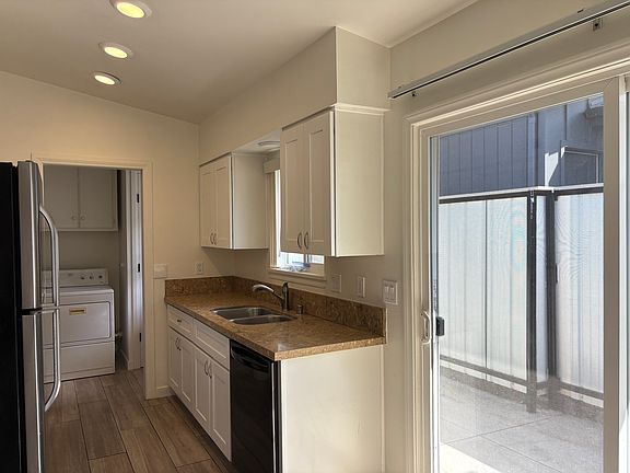 3rd image of 923 Regal Rd #923