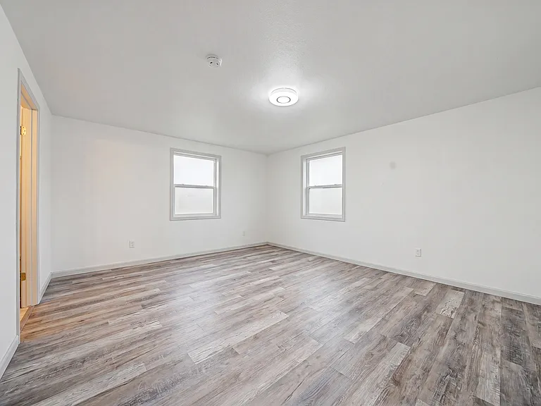 1909 Allen Ave — Photo 8