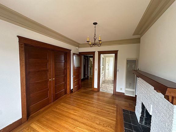 4th image of 3721 25th St APT 4