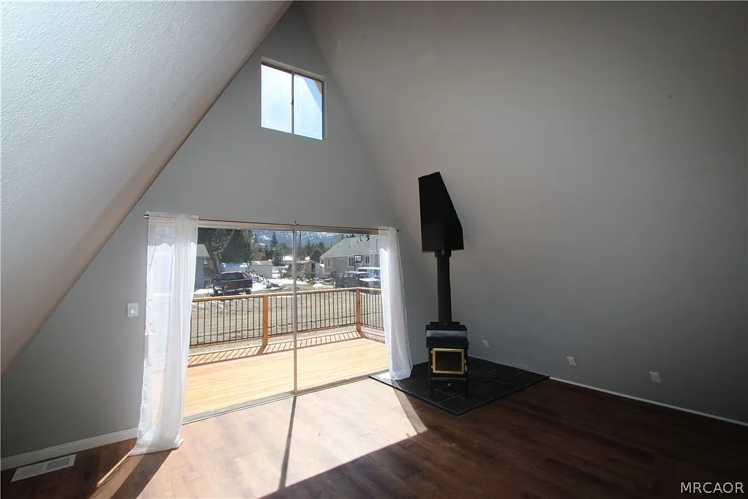 2 bed, 1.0 bath, 864 sqft, $1,600 — Photo 3