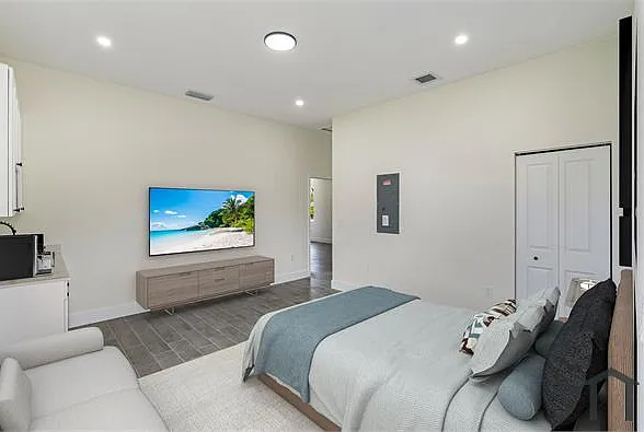 708 Peacock Ave — Photo 12