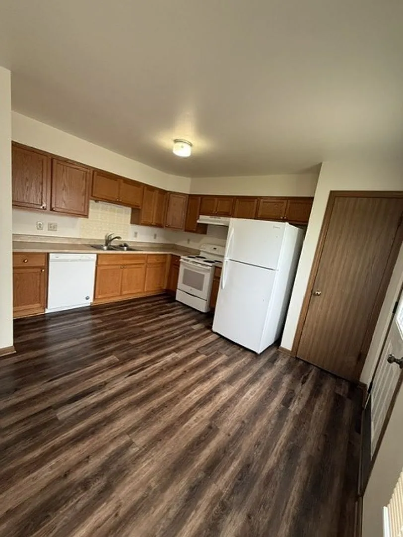 Prairie Estates — Photo 1