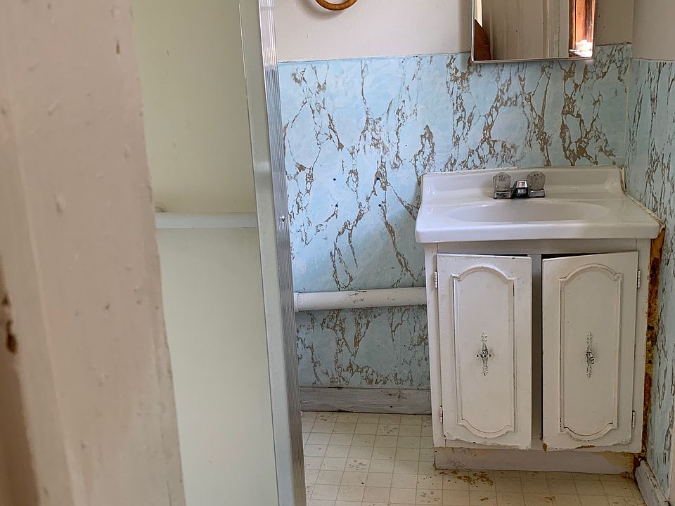 1st image of 827 W 3rd St #1