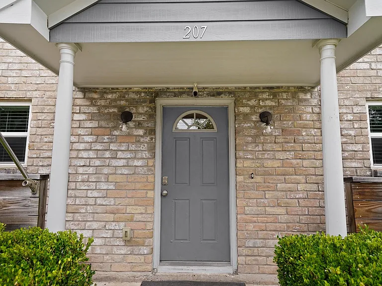 207 Granberry St — Photo 15