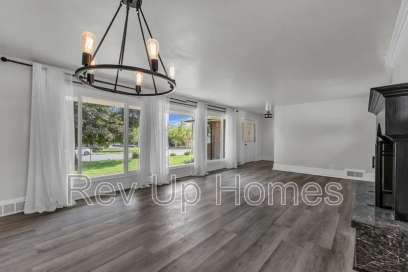 3 bed, 2.0 bath, 1763 sqft, $2,250 — Photo 2
