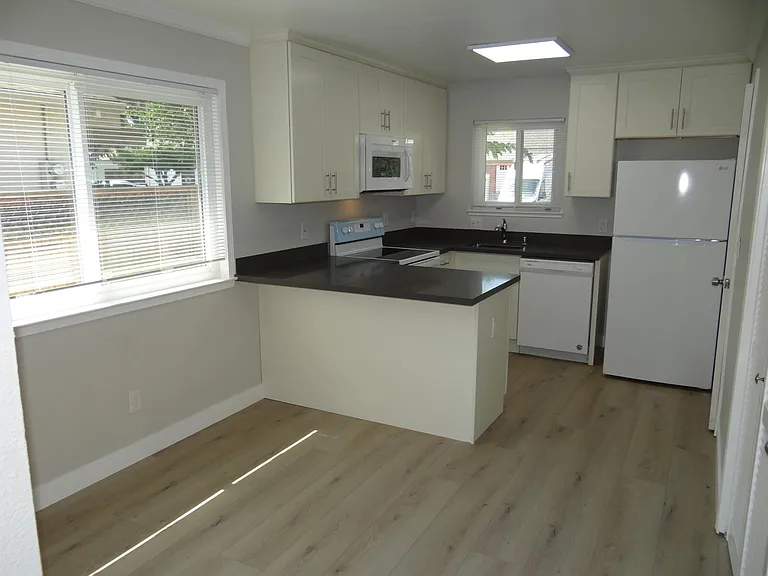 8642 Beverly Ln — Photo 11