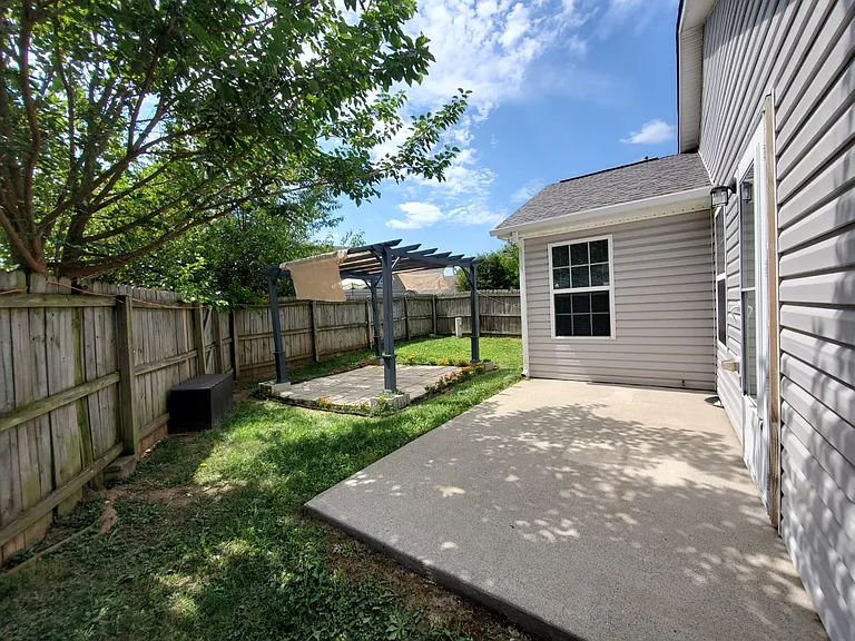 204 Lucille Dr — Photo 35