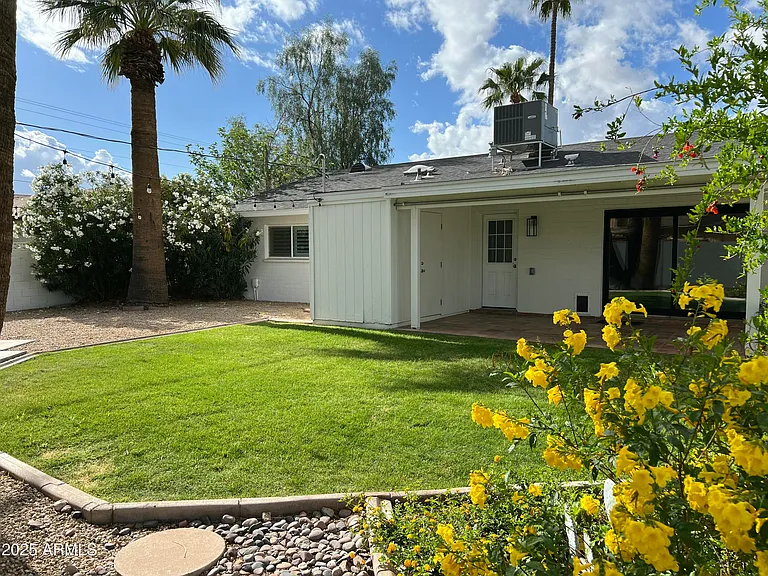 8744 E Rose Ln — Photo 16