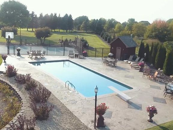 4th image of 7 Apple Orchard Ct