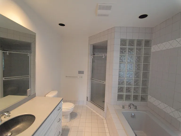 10044 Woodley Ave — Photo 14