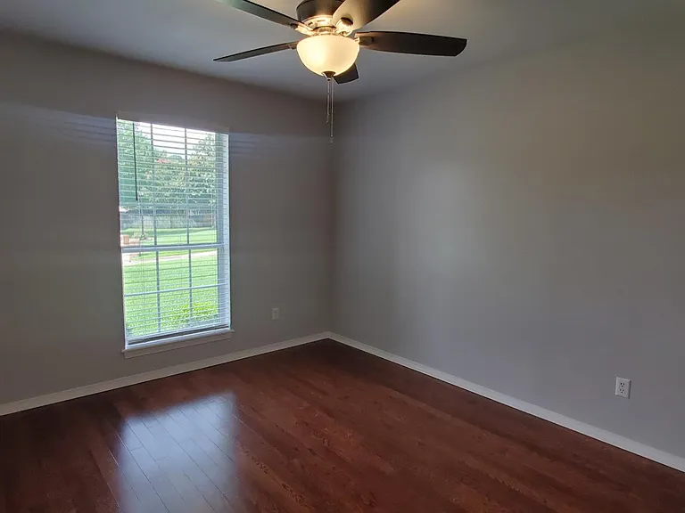 18257 Springmill Ct — Photo 30