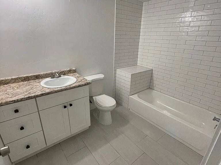 345 W 600 N — Photo 8
