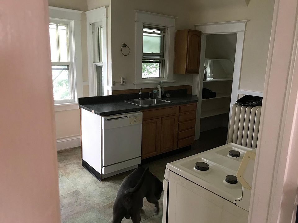 1st image of 38 S Lake Ave APT 2
