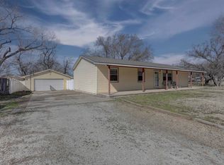 507 N College St, Winfield, KS 67156