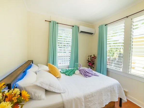 303 Wai Nani Way, Honolulu, HI 96815