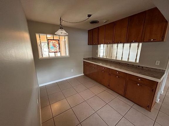 3rd image of 2525 Bay Vista Dr
