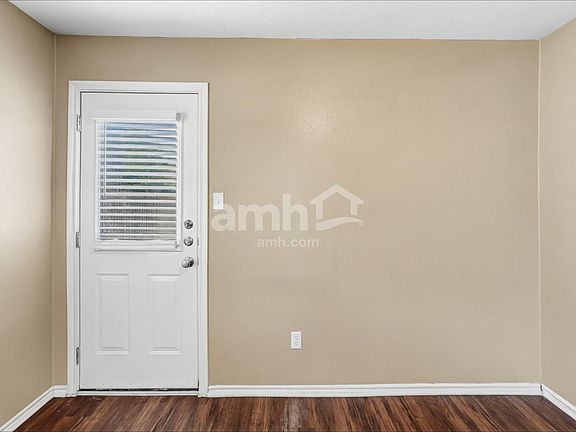 5th image of 279 Quarter Ave