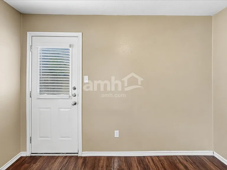 279 Quarter Ave — Photo 5