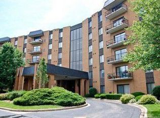 700 N Bruce Ln APT 402, Glenwood, IL
