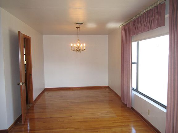 3rd image of 640 Berkley Dr