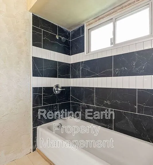 6452 Evergreen Blvd — Photo 13