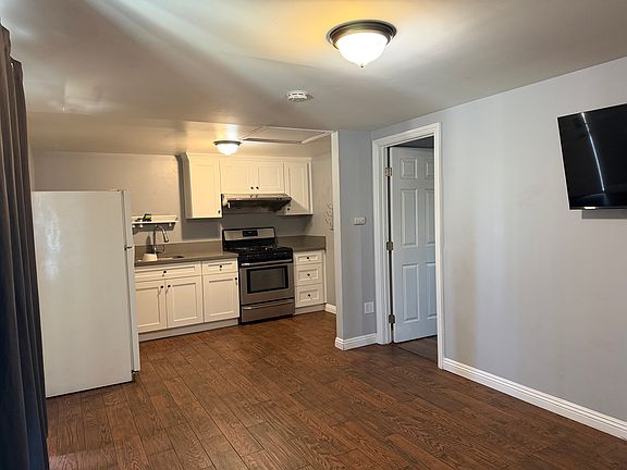 3rd image of 921 W Russell Ave #B