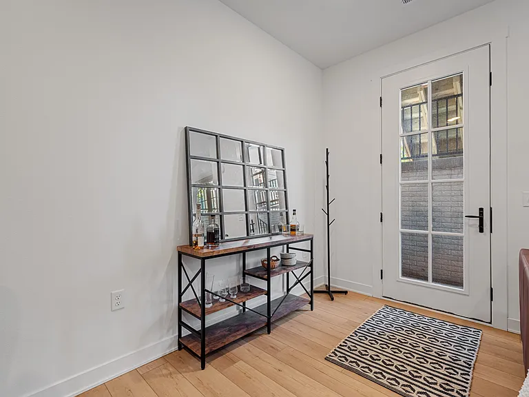 1206 SW Franklin Ct — Photo 13