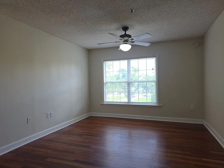 2031 Dixie Belle Dr #I — Photo 6