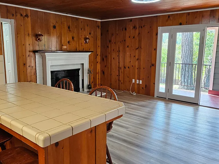 1155 Swanson Ln — Photo 7