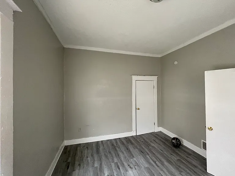 926 Stafford Ave — Photo 4