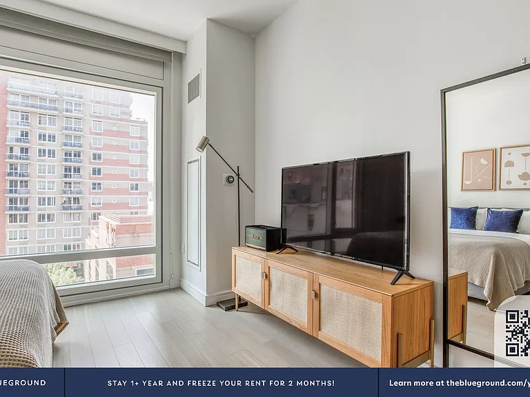 572 11th Ave #6C — Photo 11