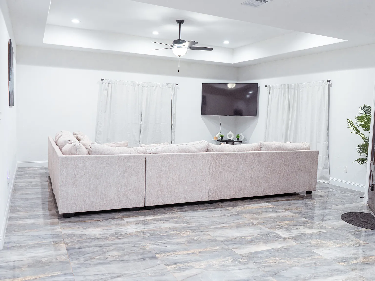 3 bed, 1808 sqft, $2,910 — Photo 3