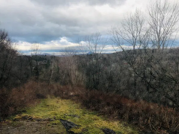 26 Main St, Derby Line, VT 05830