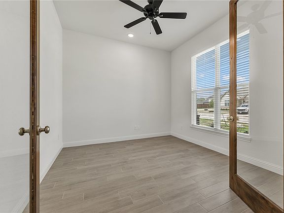 4th image of 2311 Rivercane Ct