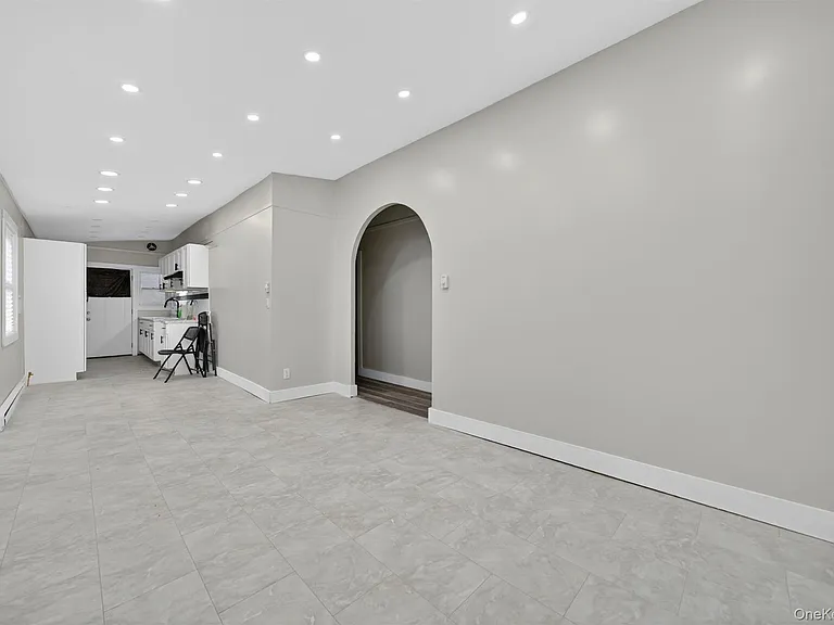 11 Edward Ave — Photo 5