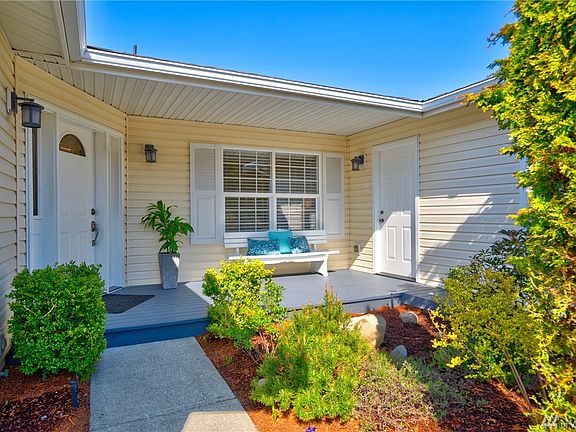 Courtyard entry - a private outdoor area to relax