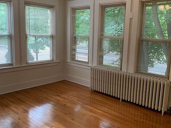 5th image of 725 Washington Ave APT 1