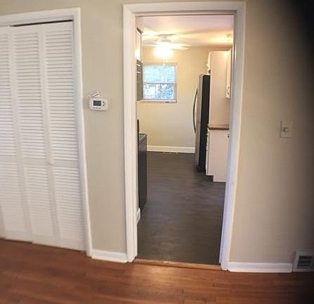 5th image of 1462 Barr Ave