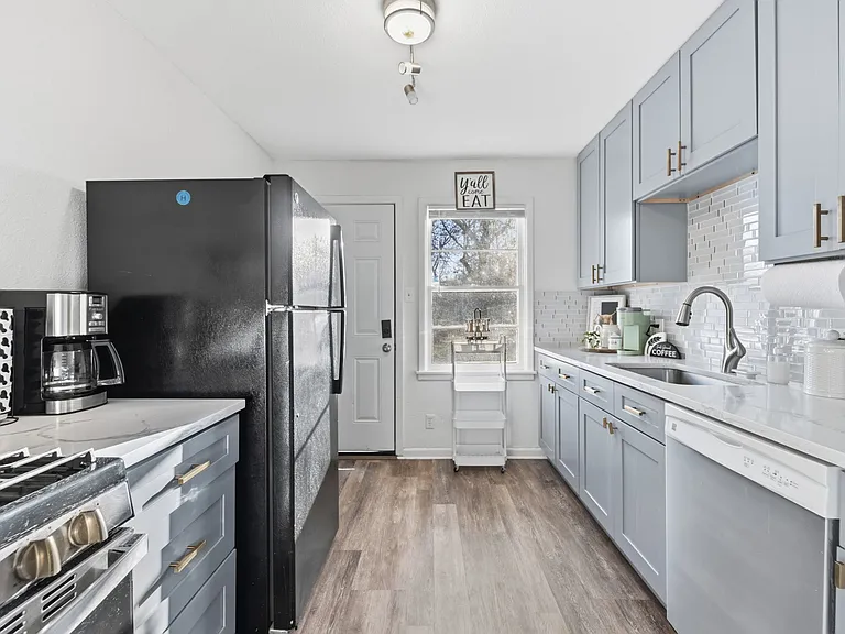 319 Arnold Ave — Photo 6