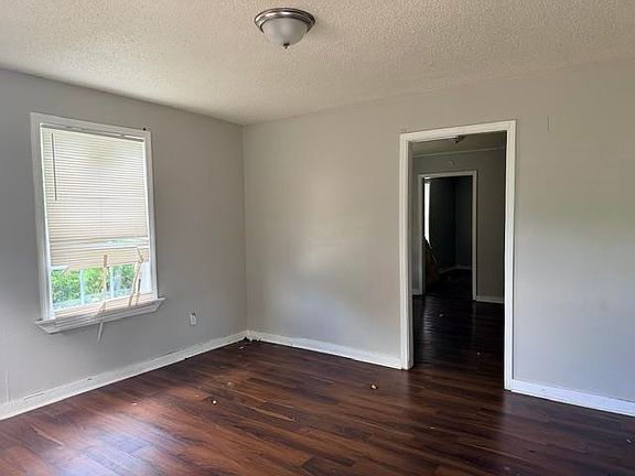 5th image of 2156 Ethlyn Ave